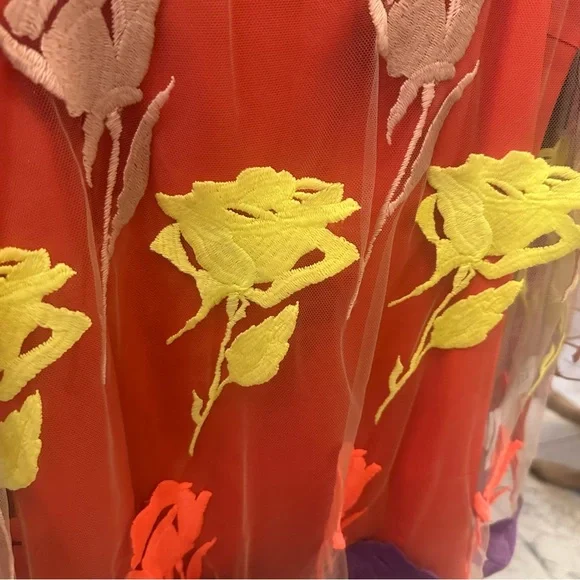 BLUMARINE new without tags, poly and silk to layer blouse top roses flowers med - Picture 9 of 10